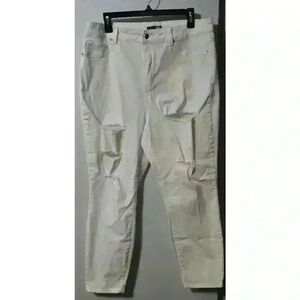 Women's Fashion Nova White Jeans‎ Size 16